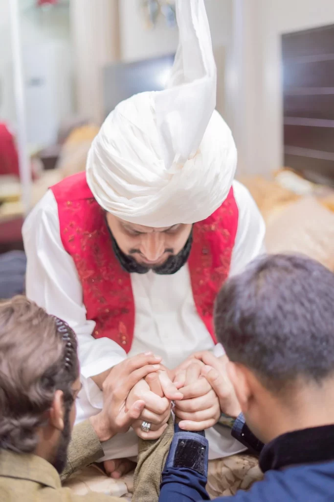 Sultan-ul-Ashiqeen taking oath of allegiance