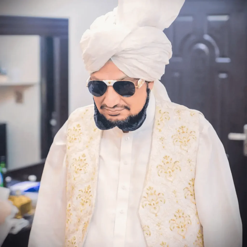 Sultan-ul-Ashiqeen in elegance