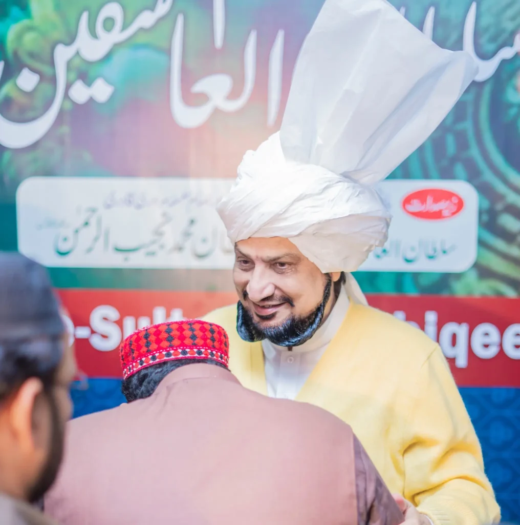 Sultan-ul-Ashiqeen blessing his disciples