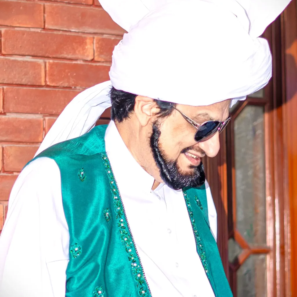 Sultan-ul-Ashiqeen exudes charisma