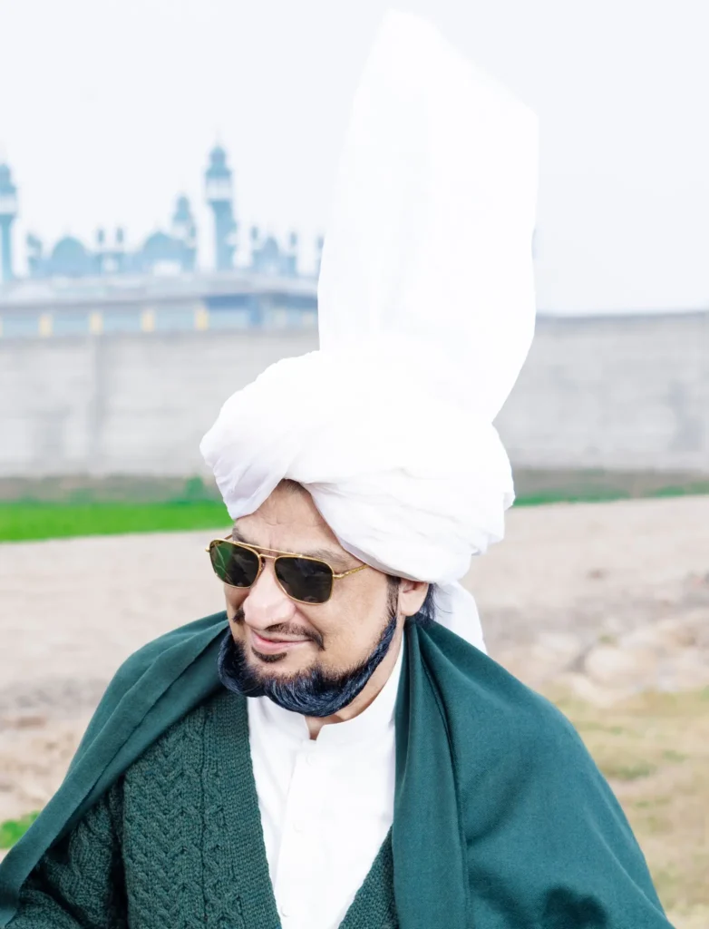 Sultan-ul-Ashiqeen-radiating-elegance